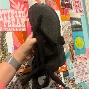 sanuk yoga mat wrap up sandals